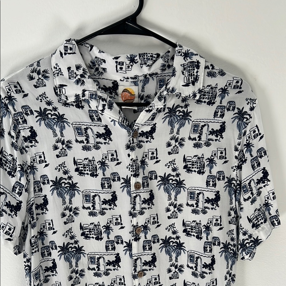 Men's White and Blue Patterned Shirt